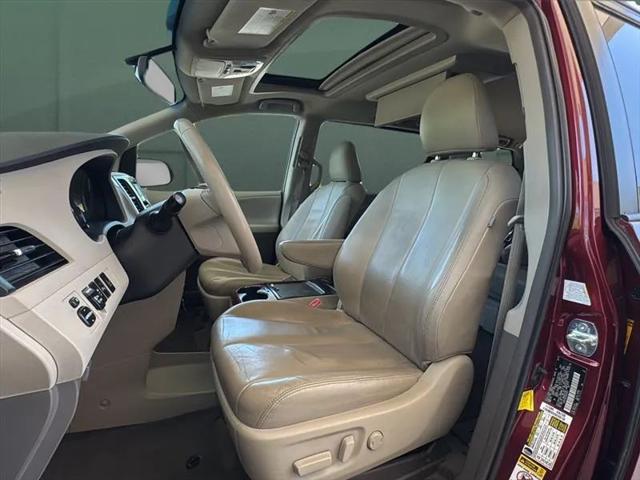 2013 Toyota Sienna XLE V6 8 Passenger