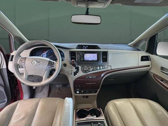 2013 Toyota Sienna XLE V6 8 Passenger