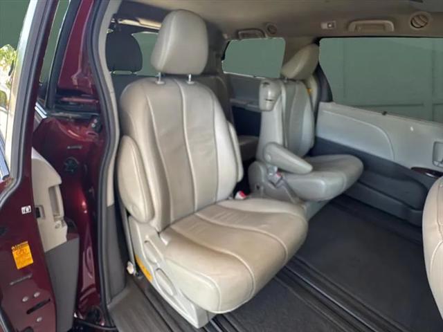 2013 Toyota Sienna XLE V6 8 Passenger