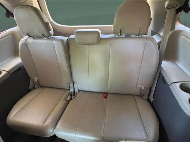 2013 Toyota Sienna XLE V6 8 Passenger