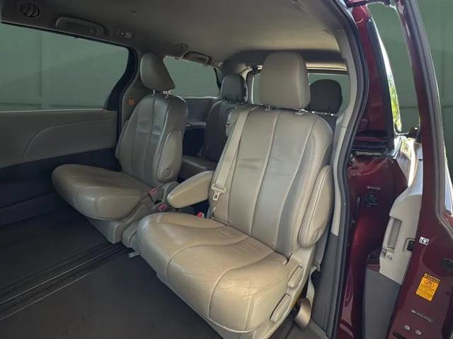 2013 Toyota Sienna XLE V6 8 Passenger