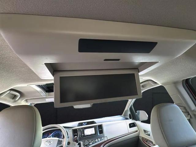 2013 Toyota Sienna XLE V6 8 Passenger