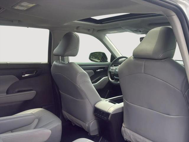 2024 Toyota Highlander Hybrid XLE