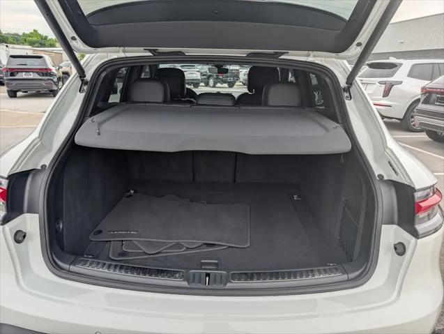 2022 Porsche Macan Macan