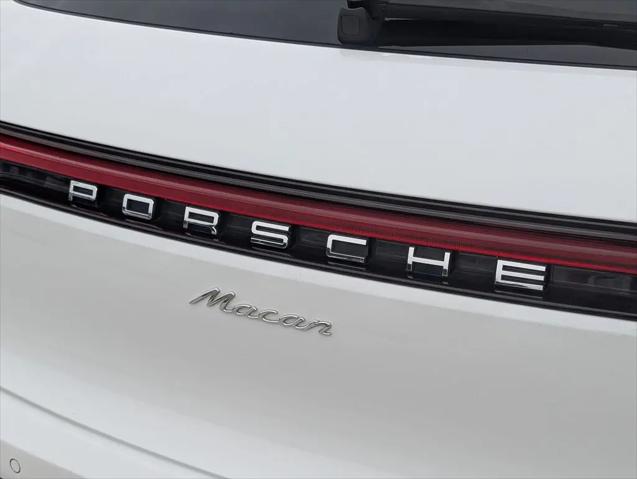 2022 Porsche Macan Macan