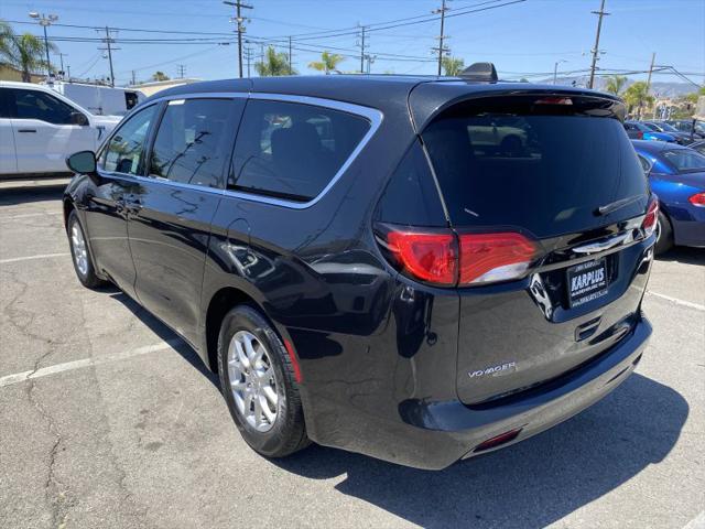 2023 Chrysler Voyager LX