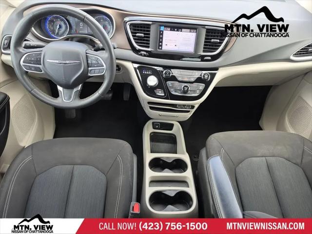 2022 Chrysler Voyager LX