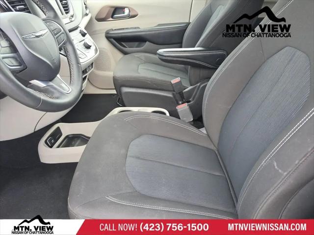 2022 Chrysler Voyager LX