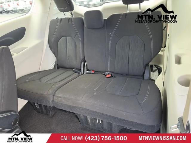2022 Chrysler Voyager LX