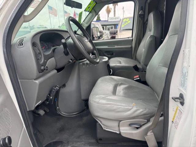 2005 Ford E-250 Base