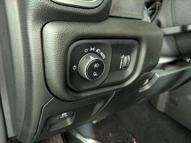 2026 Ram 1500 Express Crew Cab 4x4 57 Box