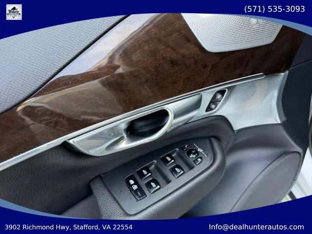 2016 Volvo XC90 T6 Momentum