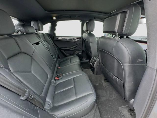 2023 Porsche Macan Base