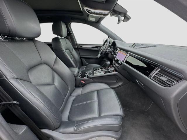 2023 Porsche Macan Base