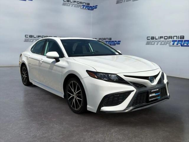 2023 Toyota Camry SE Hybrid