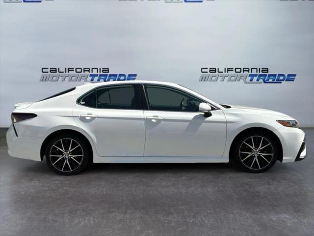 2023 Toyota Camry SE Hybrid