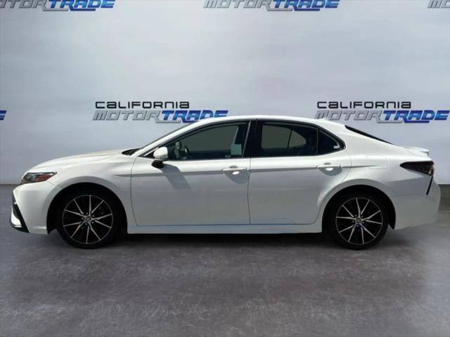 2023 Toyota Camry SE Hybrid