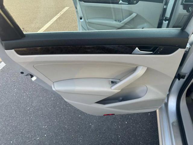 2014 Volkswagen Passat 1.8T SEL Premium