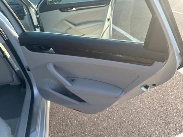 2014 Volkswagen Passat 1.8T SEL Premium