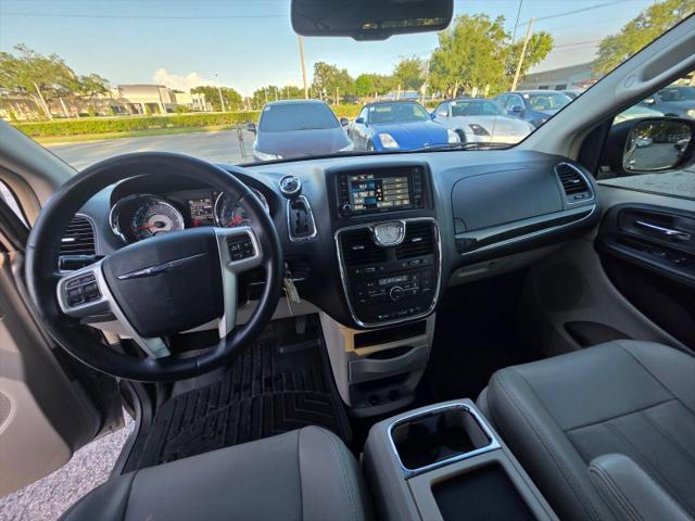 2014 Chrysler Town & Country Touring