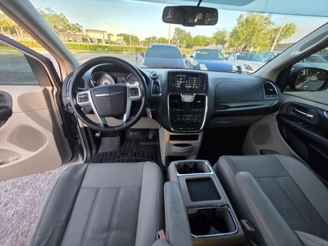 2014 Chrysler Town & Country Touring