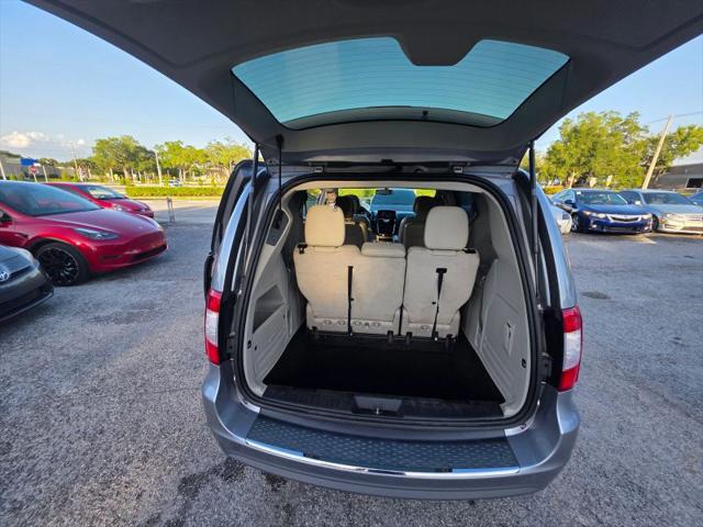 2014 Chrysler Town & Country Touring