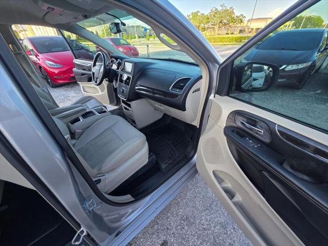 2014 Chrysler Town & Country Touring