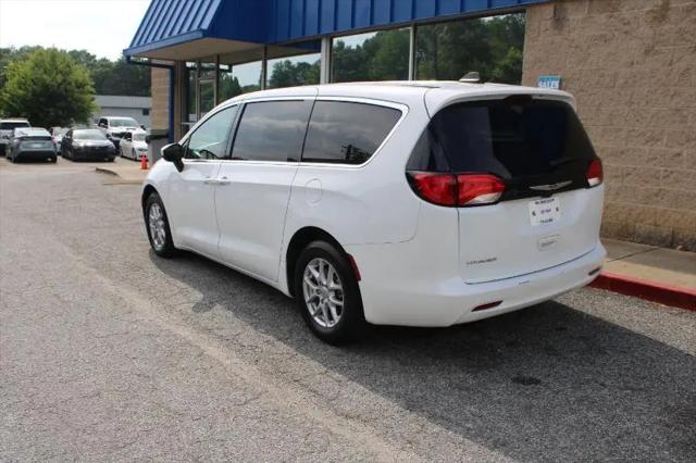 2022 Chrysler Voyager LX
