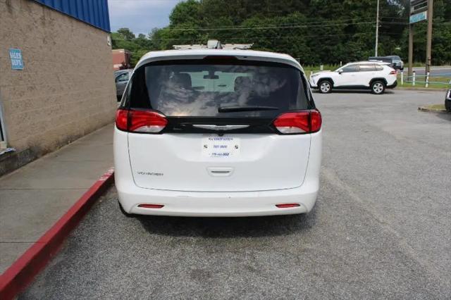 2022 Chrysler Voyager LX