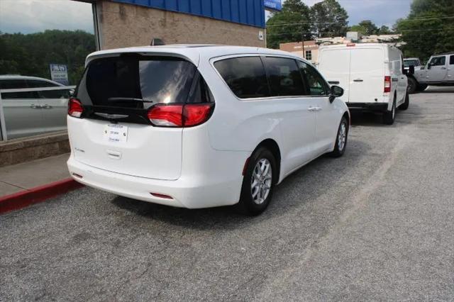 2022 Chrysler Voyager LX