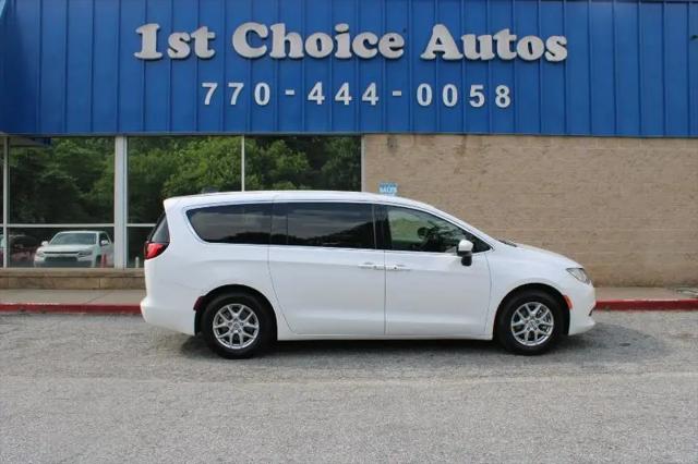 2022 Chrysler Voyager LX