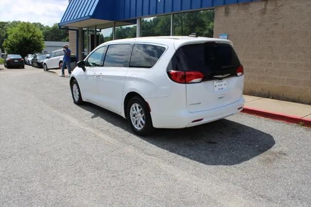 2024 Chrysler Voyager LX