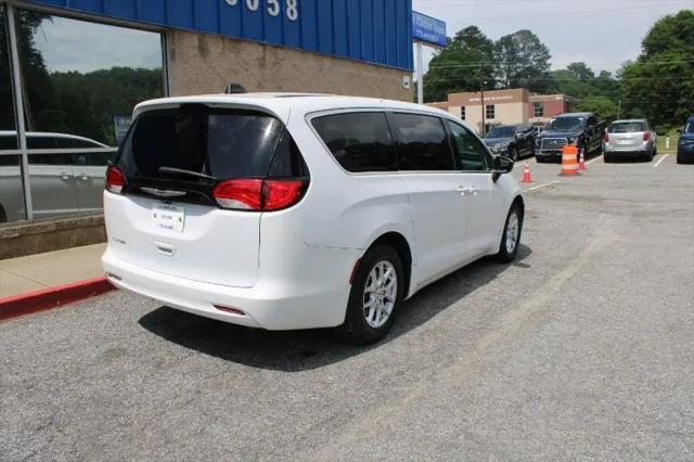 2024 Chrysler Voyager LX