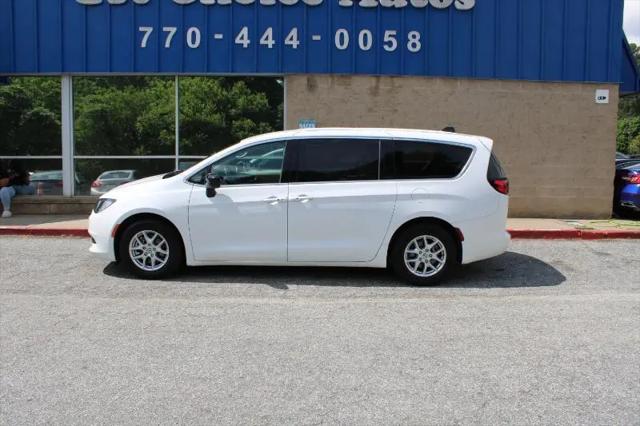 2024 Chrysler Voyager LX