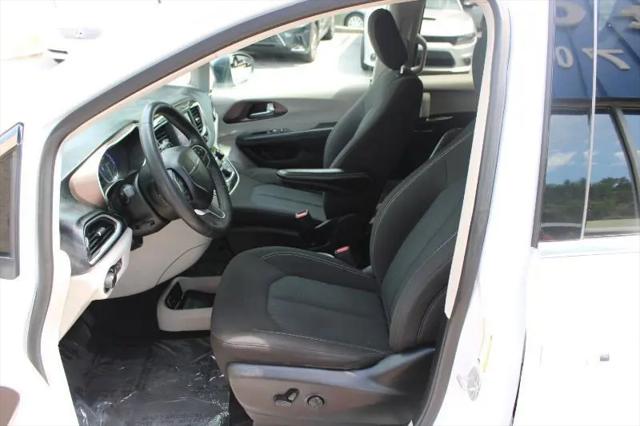 2024 Chrysler Voyager LX