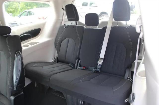 2024 Chrysler Voyager LX