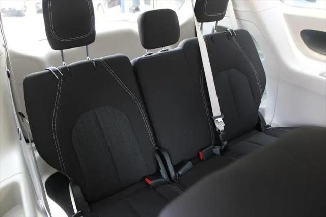 2024 Chrysler Voyager LX