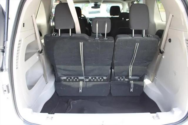 2024 Chrysler Voyager LX