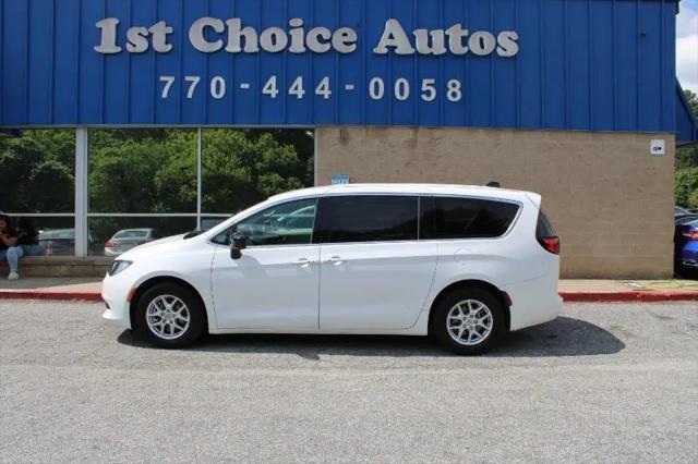 2024 Chrysler Voyager LX
