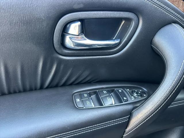 2016 INFINITI QX80 Standard