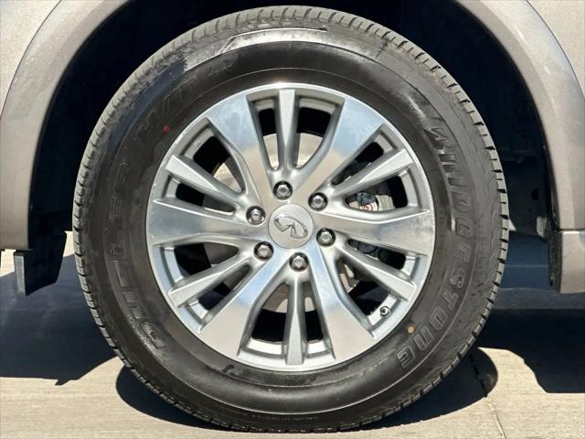 2016 INFINITI QX80 Standard