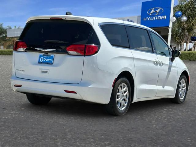 2023 Chrysler Voyager LX