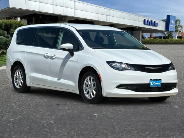 2023 Chrysler Voyager LX
