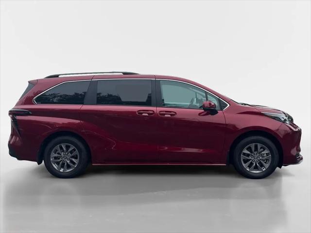 2025 Toyota Sienna LE