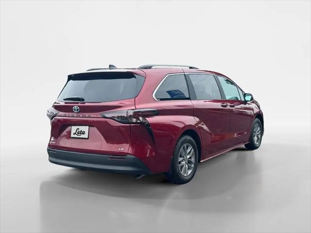 2025 Toyota Sienna LE