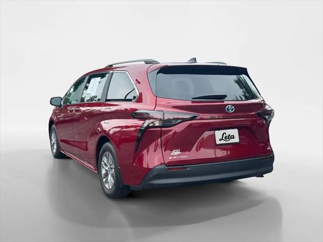2025 Toyota Sienna LE