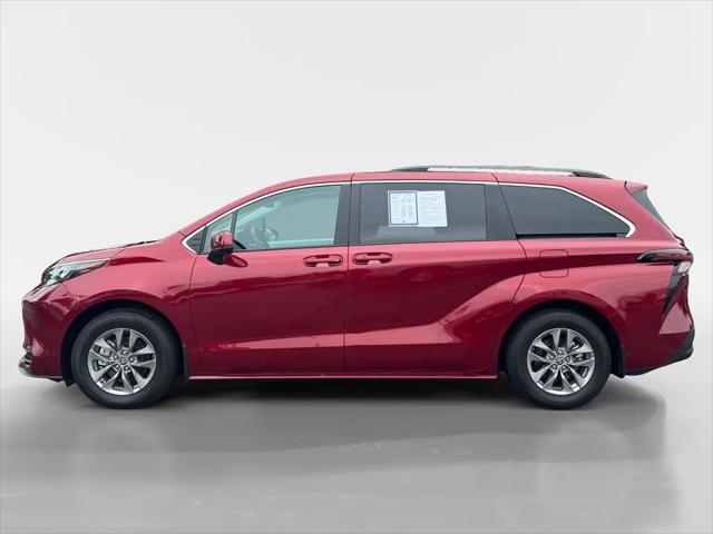 2025 Toyota Sienna LE