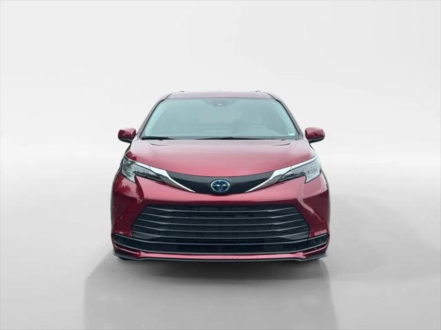 2025 Toyota Sienna LE