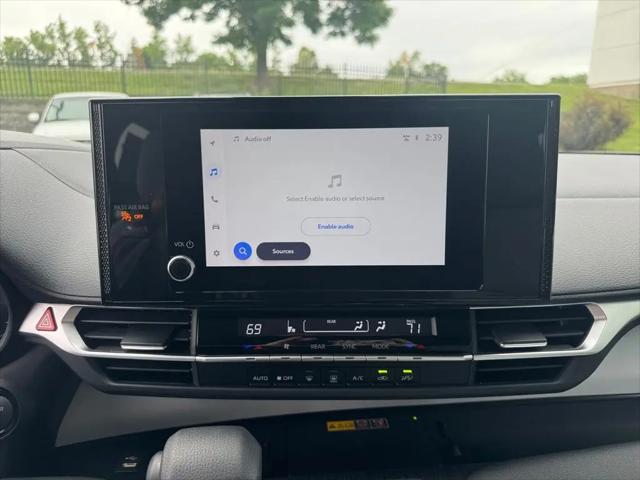 2025 Toyota Sienna LE
