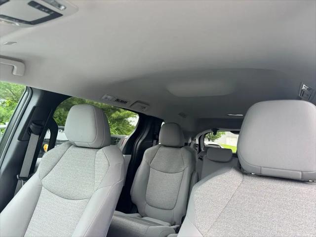 2025 Toyota Sienna LE